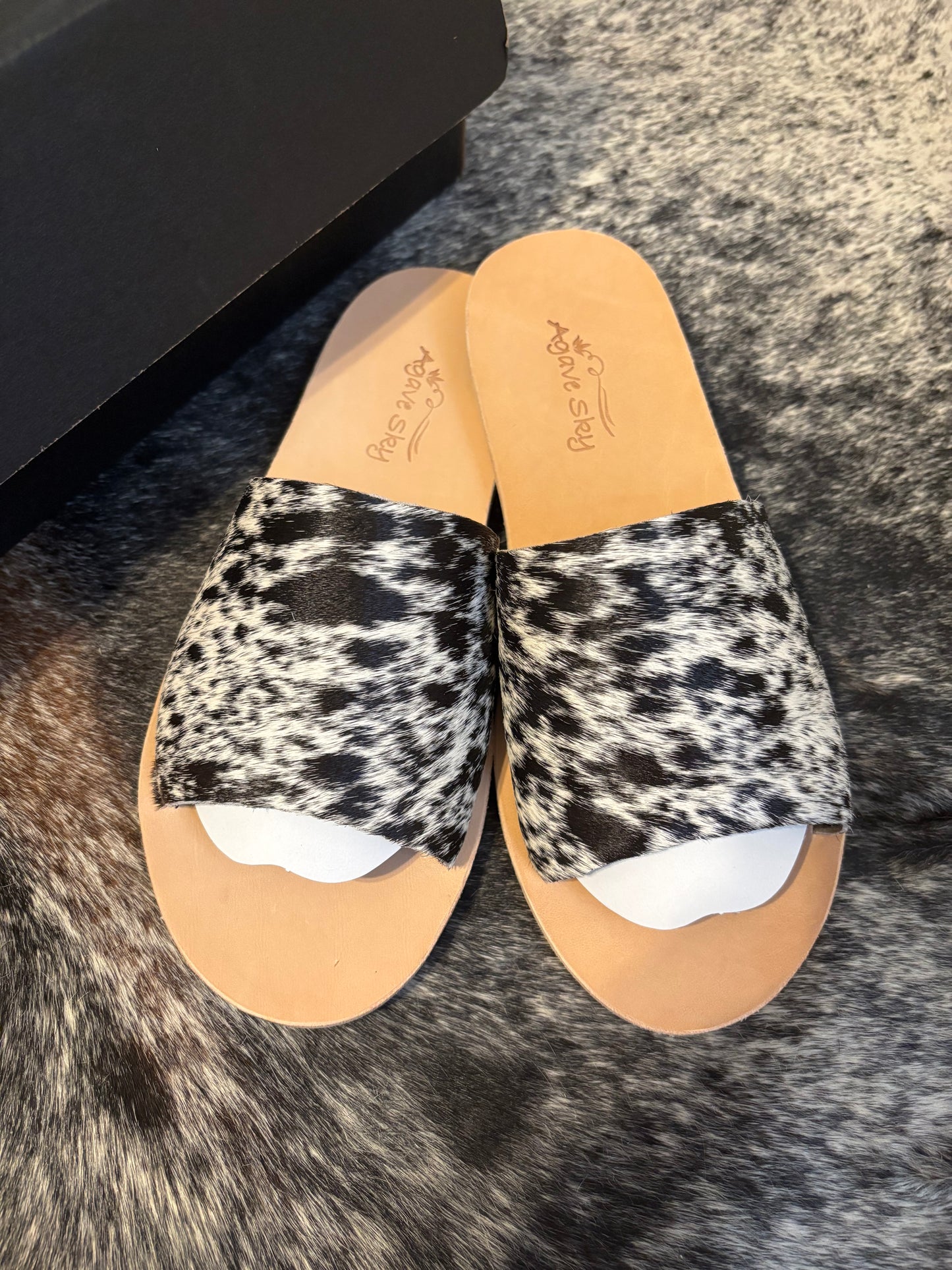 Nadia Cowhide Slides - Size 8 (B)