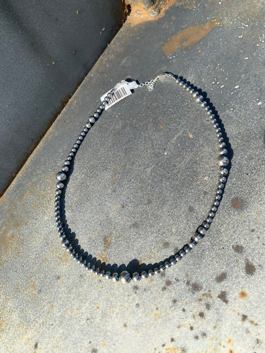 Graduated Pearls Choker